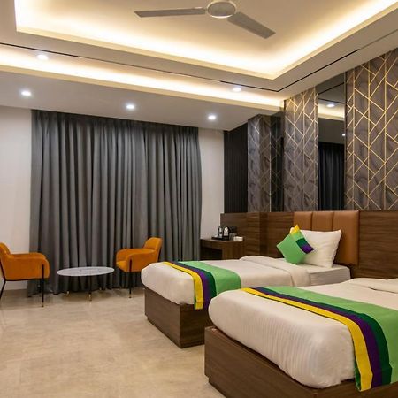 Treebo The Armani Near Igi Airport Hotel New Delhi Bagian luar foto